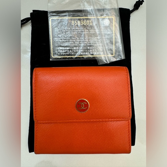 Chanel Compact Wallet. Good used condition. Orange - Picture 1 of 6